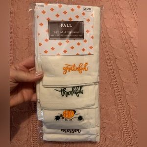 New Set of 4 Ivory Cloth NAPKIN 100% Cotton GRATEFUL THANKFUL BLESSED PUMPKIN